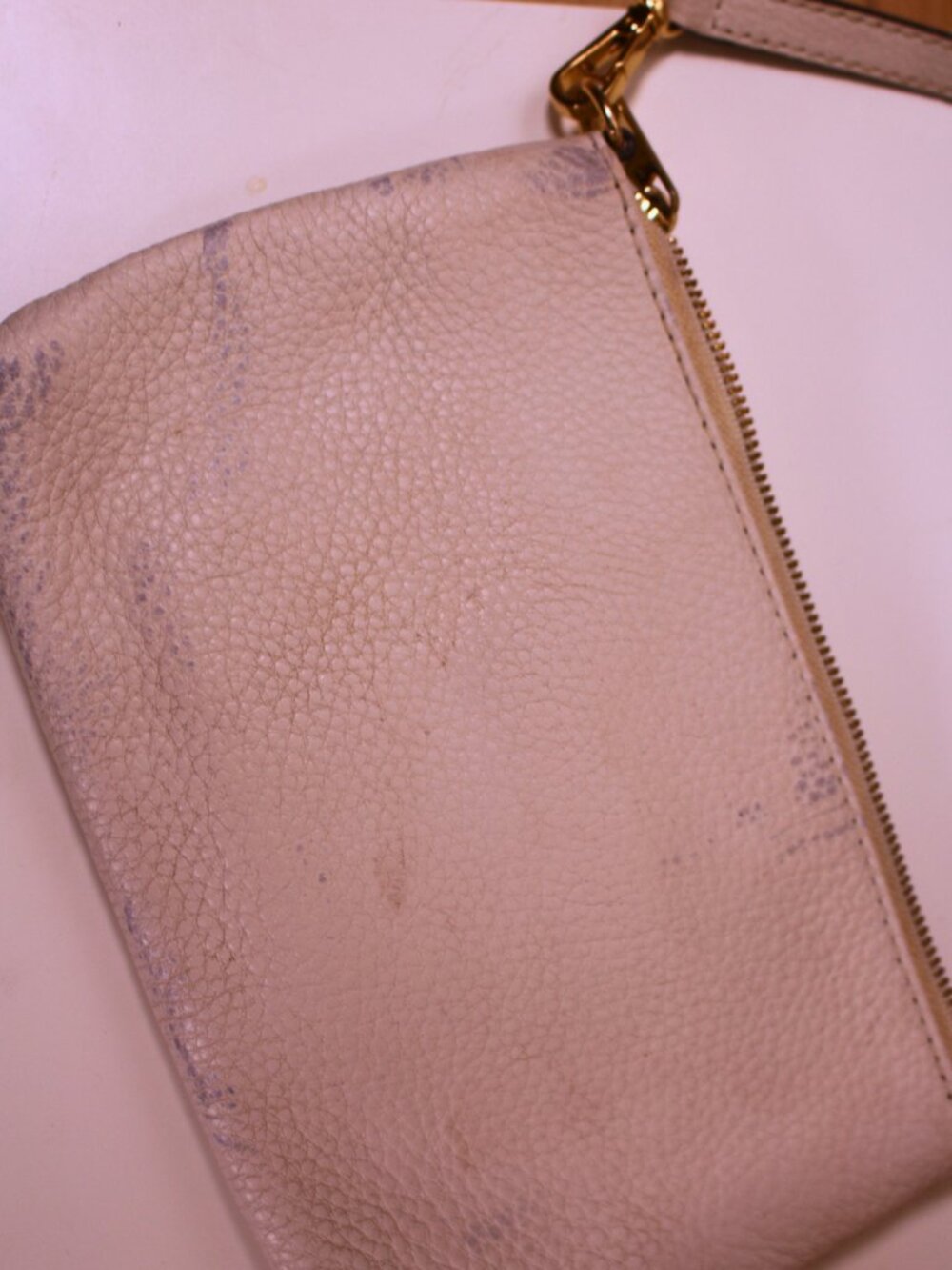 Michael Kors Cream Leather Mini Shoulder Bag Gold Logo Zip Pochette - Picture 4 of 4